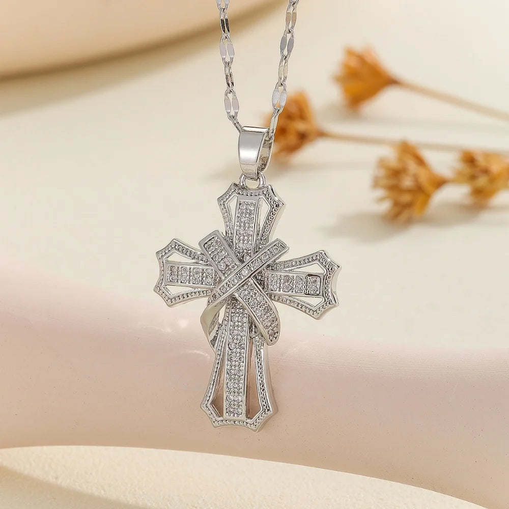 Collier Croix Femme - Design Raffiné