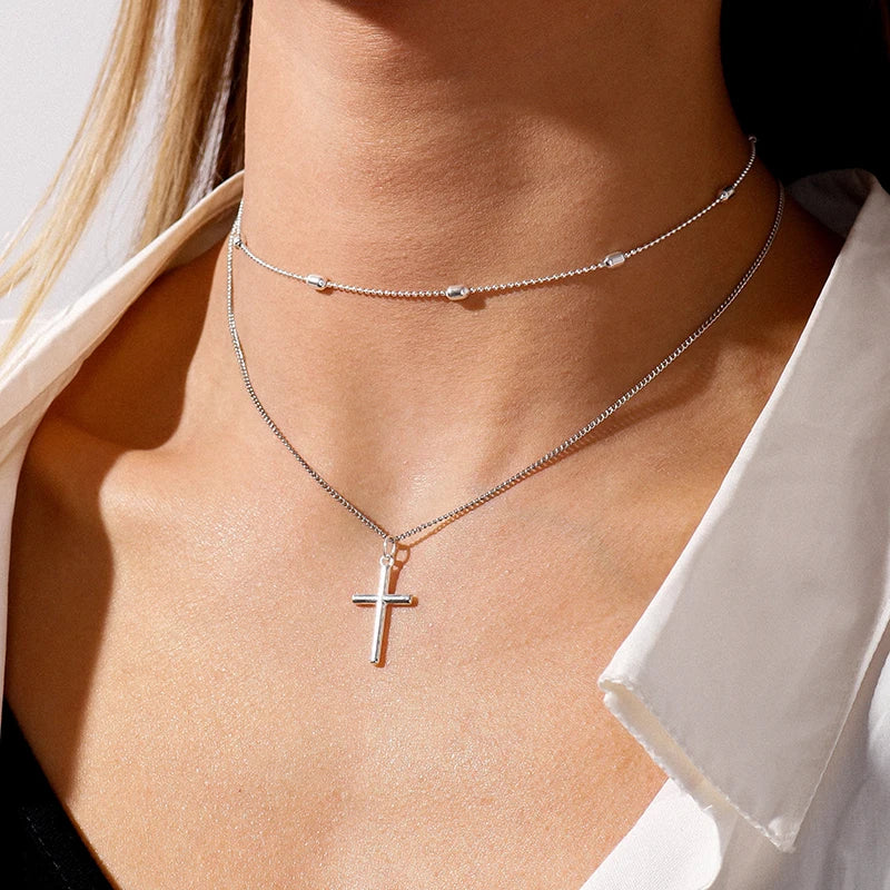 Collier Femme Double Chaîne avec Pendentif Croix - Élégance Subtile