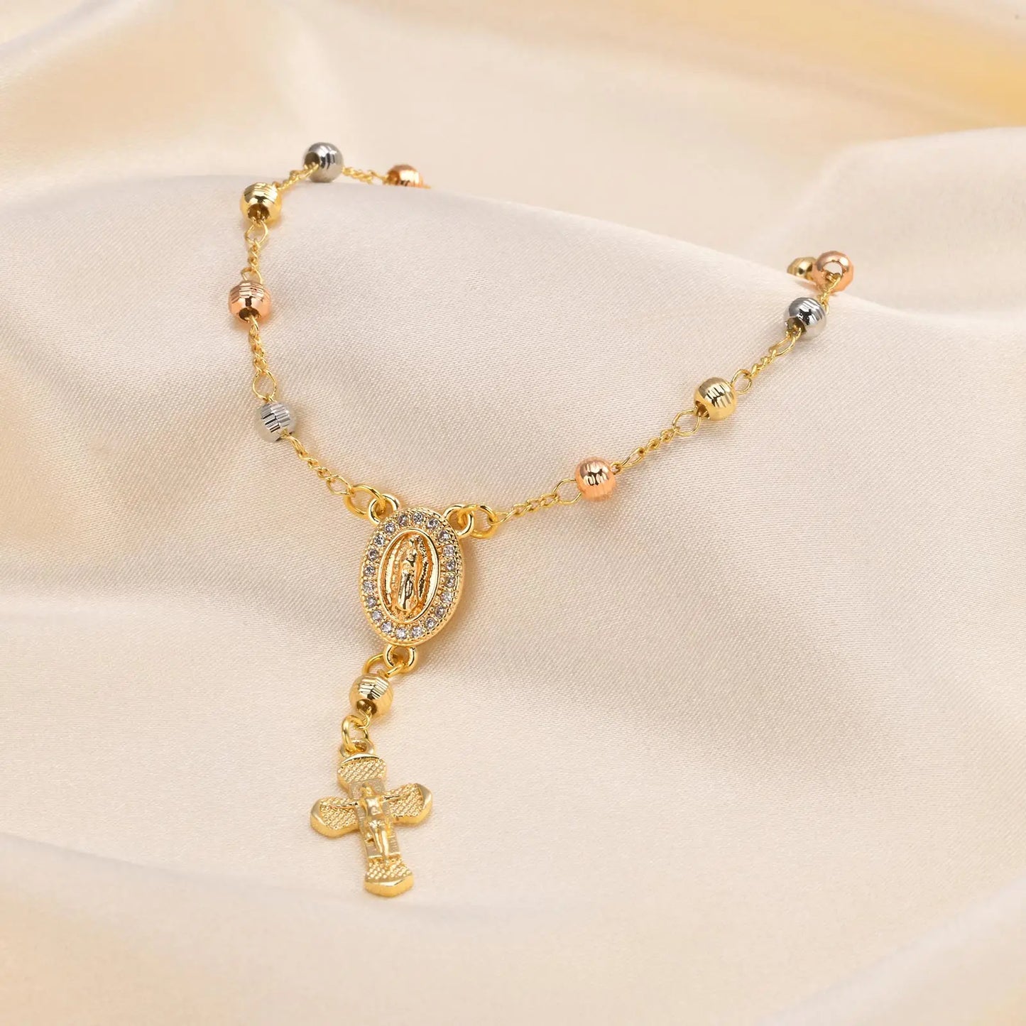 Bracelet Dizainier Doré avec Médaillon et Croix
