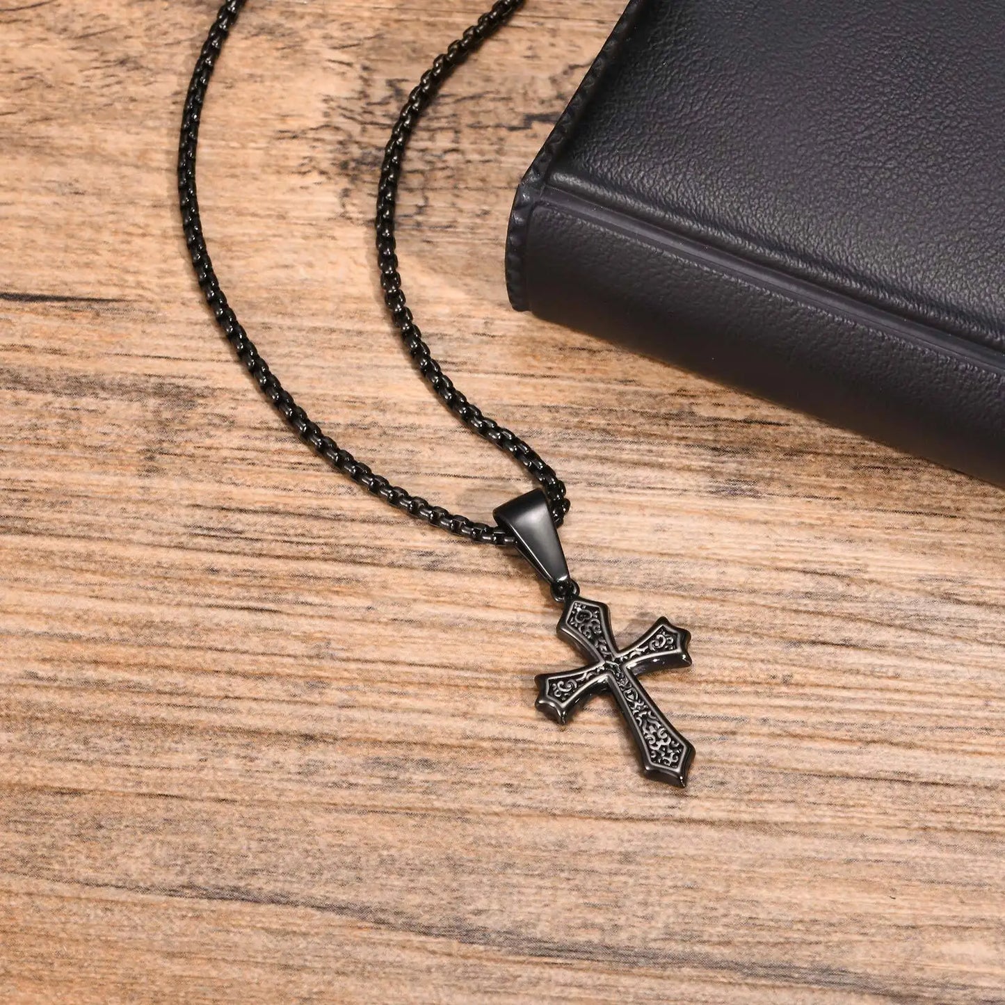 Collier Croix Homme - Noir ou Argenté