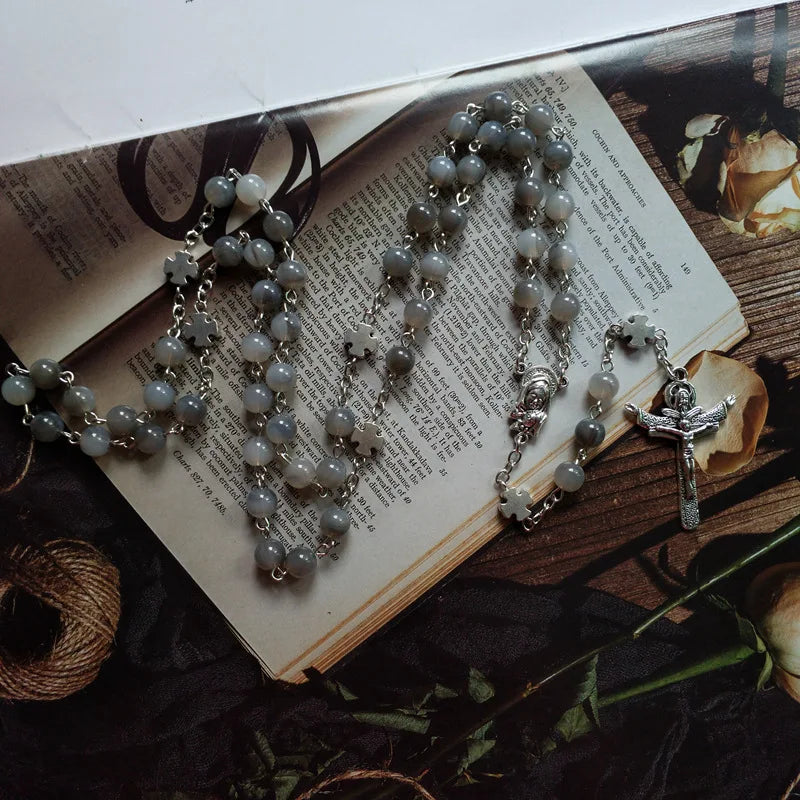 Chapelet en Perles de Pierre Naturelle et Croix Argentée