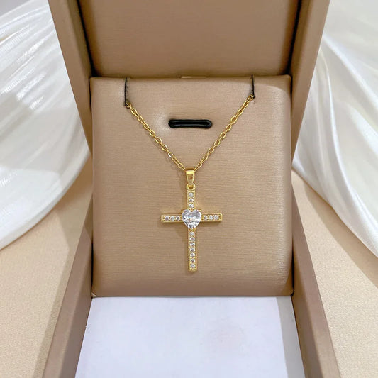 Collier Croix Femme Dorée avec Strass et Cœur Central