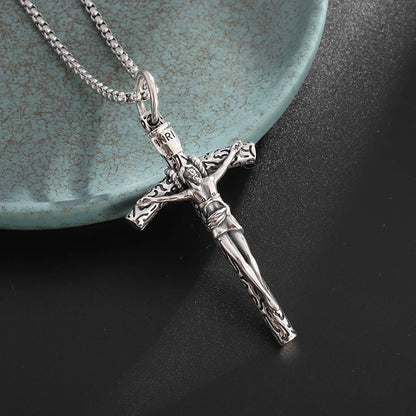 Collier Croix Homme Argentée avec Christ - Détail Sculpté