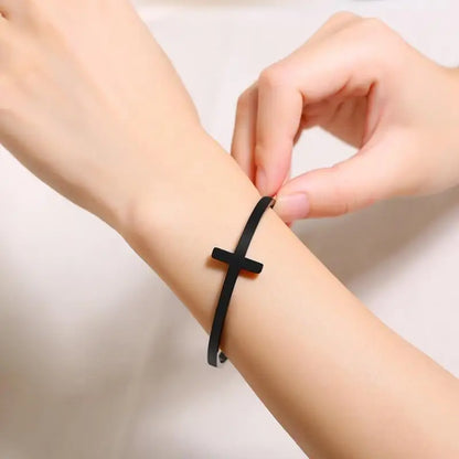 Bracelet Croix Ajustable – Manchette Classique