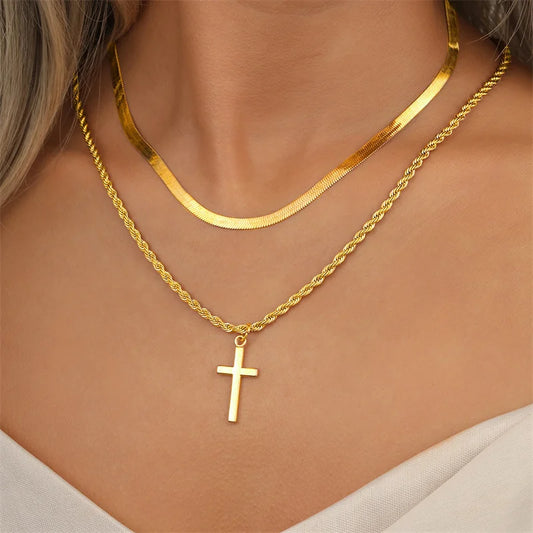 Collier Femme Croix Dorée avec Chaîne Torsadée - Élégance Minimaliste