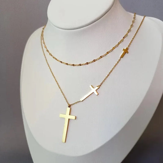 Collier Croix Femme en Superposition - Finition Élégante