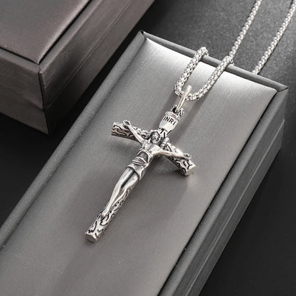 Collier Croix Homme Argentée avec Christ - Détail Sculpté