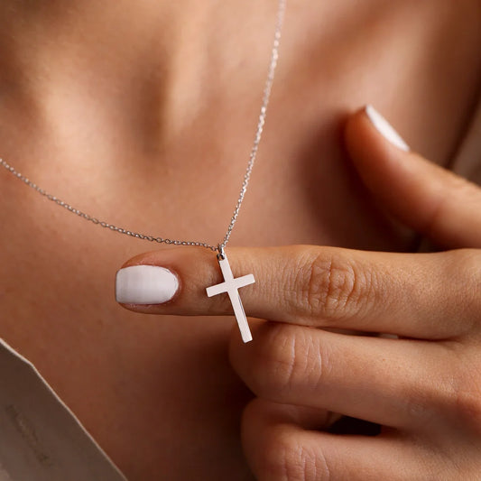 Collier Croix Femme Simple - Intemporalité et Raffinement