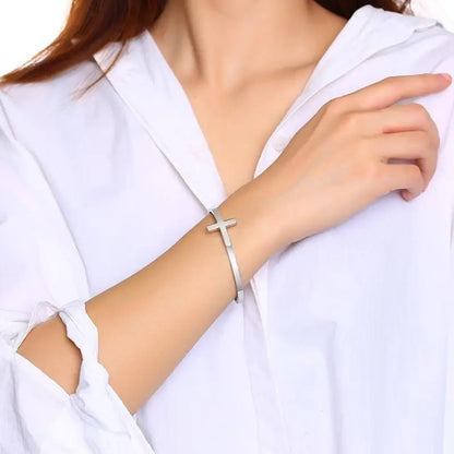 Bracelet Croix Ajustable – Manchette Classique