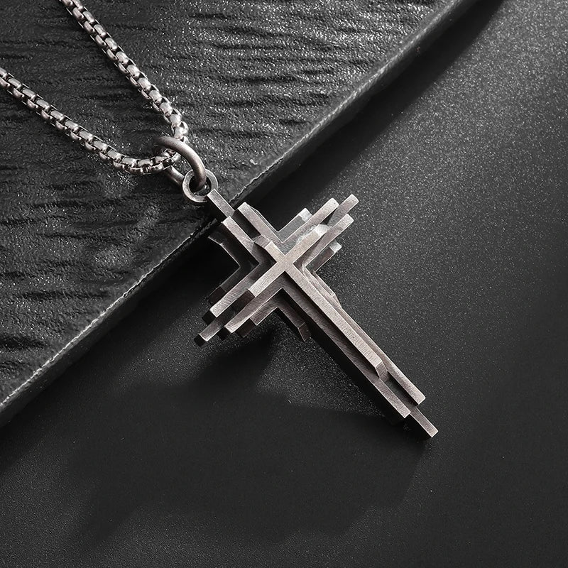 Collier Croix Homme Multicouches en Métal Gris - Style Moderne et Unique